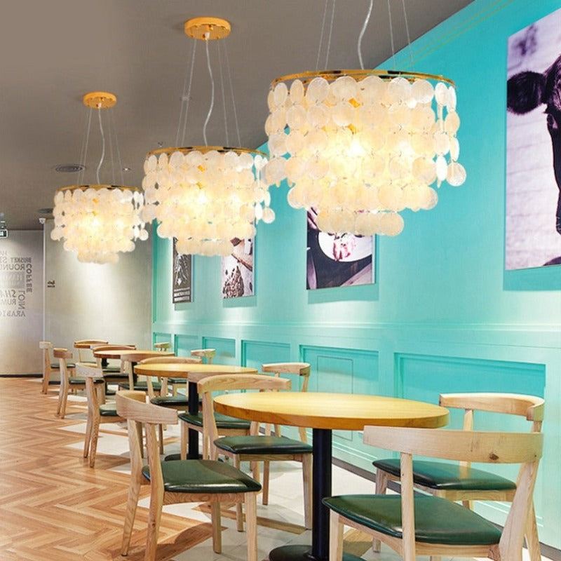 Loire Chandelier: Restaurant View