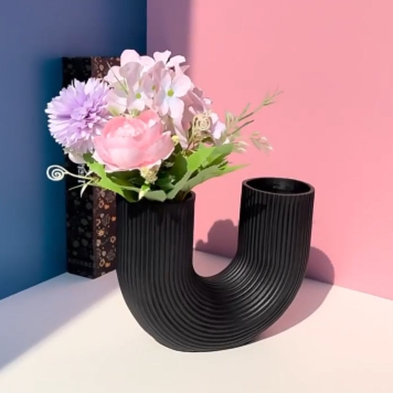 black u vase