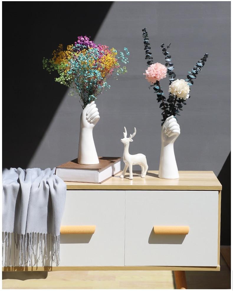 statue vase