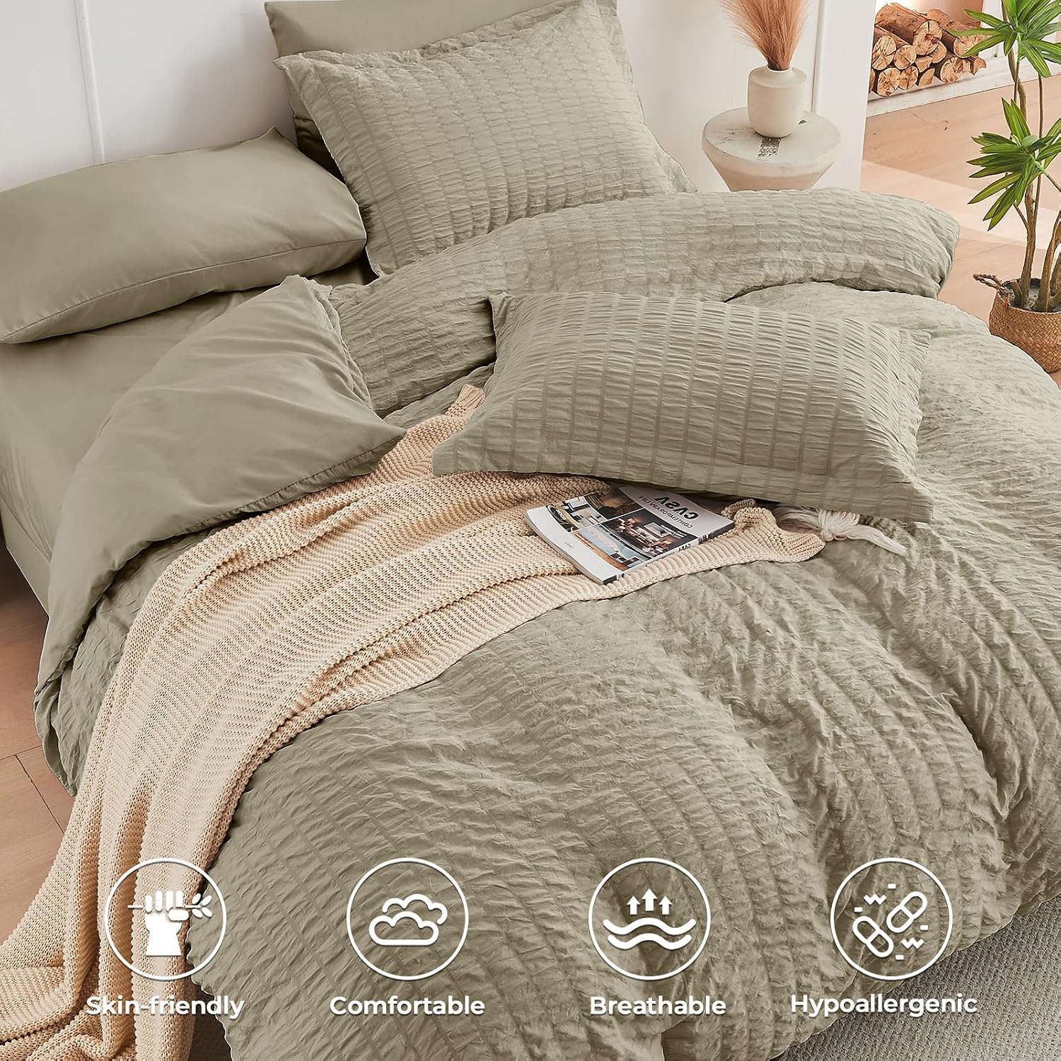 Bed with green bedding and beige blanket, featuring icons and text about comfort and properties.