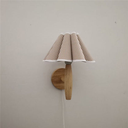 Wood Base Pleated Pleated Wall Lamp