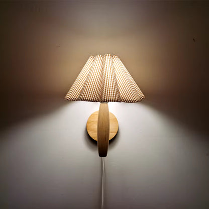 Wood Base Pleated Pleated Wall Lamp